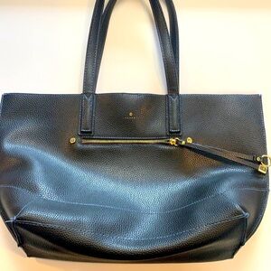 Travanti large black Tote bag 3 interior pockets.